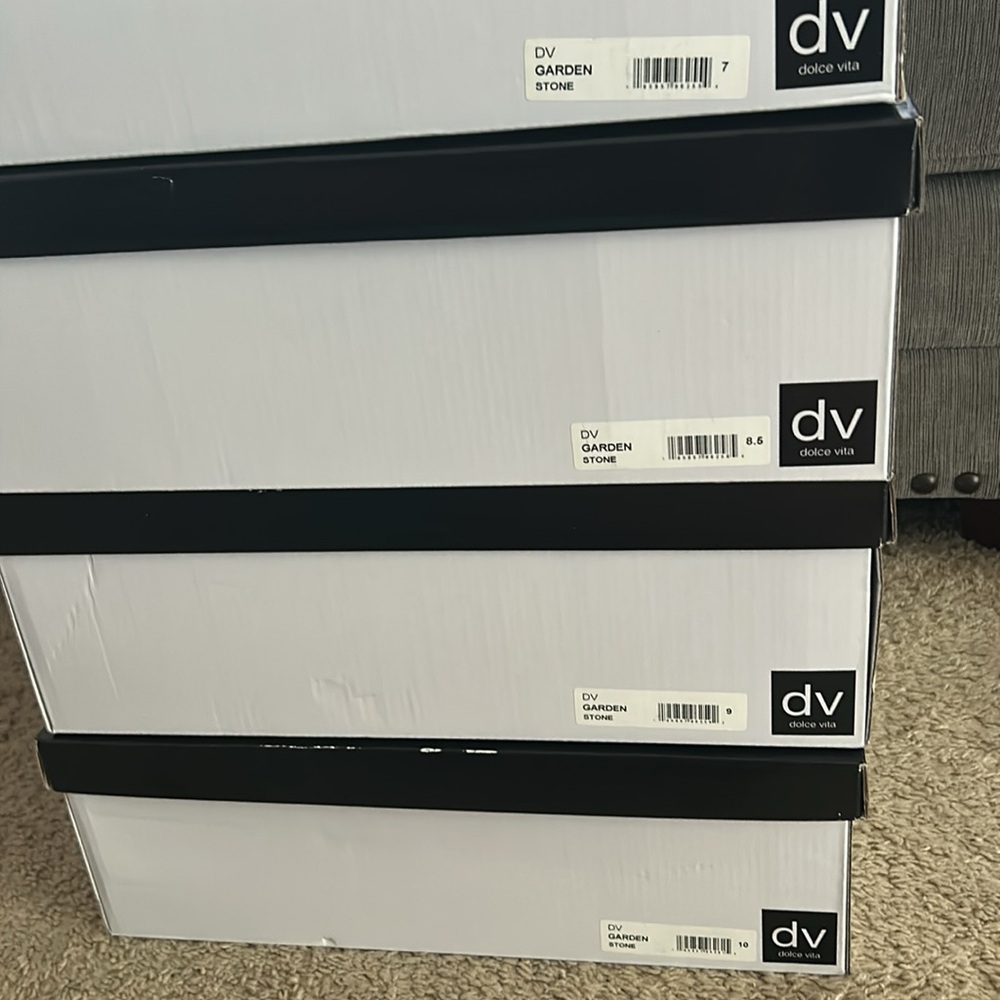 Dolce Vita Garden Stone Chelsea Boots — NIB - Picture 9 of 9
